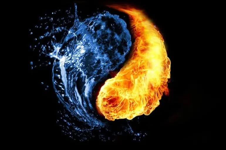 Le symbole du tao avec une aile en eau et une autre en feu